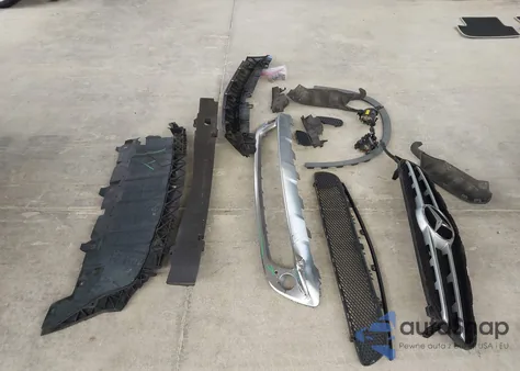 2015 Mercedes-Benz Gla 250 4Matic z USA, uszkodzony, nr VIN WDCTG4GB0FJ095969